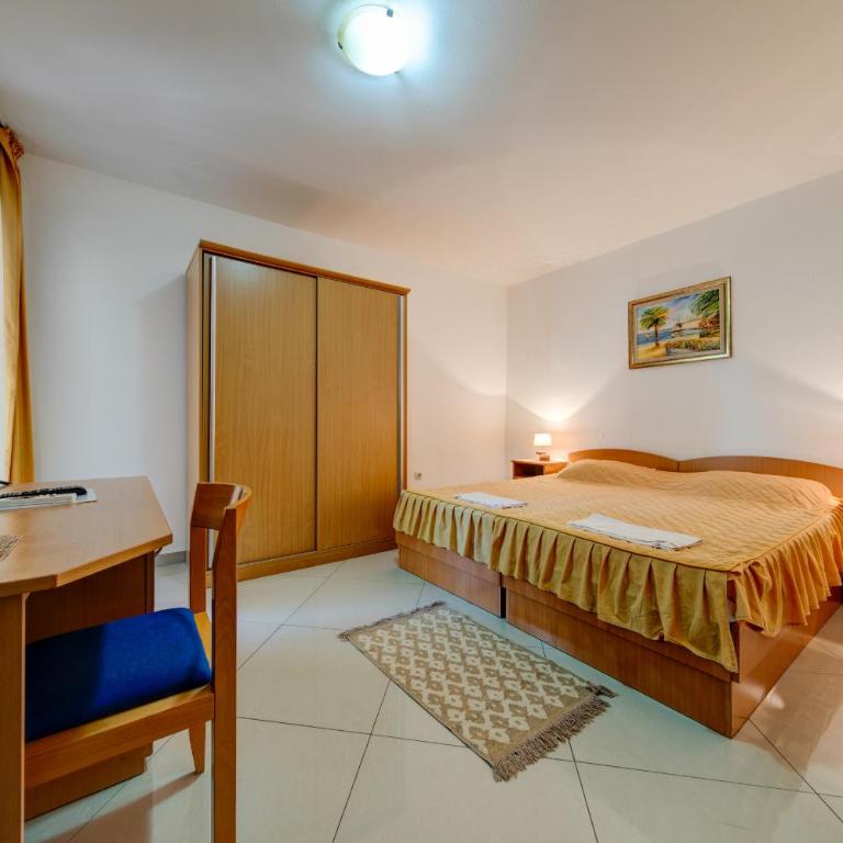 Garni Hotel S Coast - Porodična Soba - 1