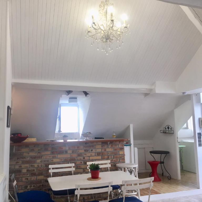 À deux pas du casino et de la plage Spacieux 2 pièces - Appartement 1 Chambre - 13