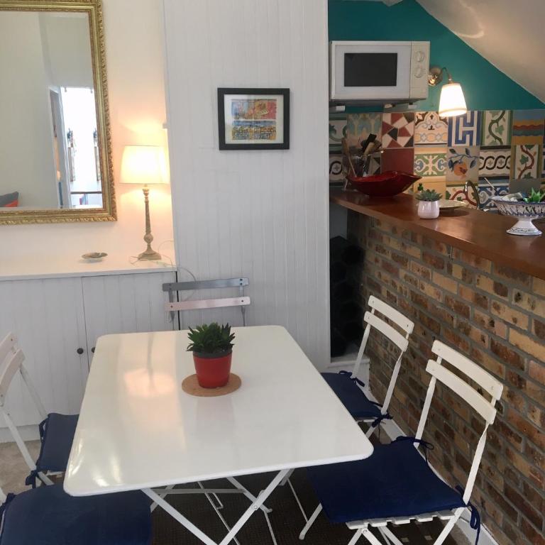 À deux pas du casino et de la plage Spacieux 2 pièces - Appartement 1 Chambre - 14