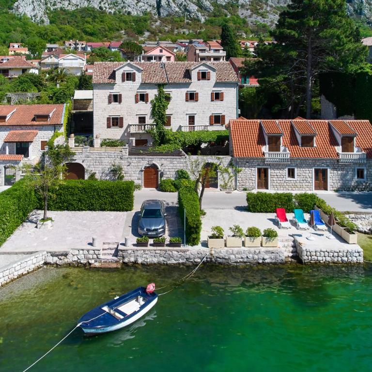 Stone House 264 Beachfront Villa with Private Beach - Villa - 55