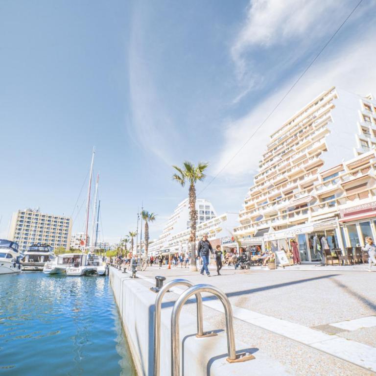 Luxury Mind Vue Exceptionnelle Pied dans l'eau Parkings privés 2 places Climatisation Hyper centre logement d'exception - Apartment mit 3 Schlafzimmern - 53