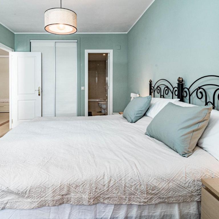 Amazing 2-Bedroom Retreat in Nueva Andalucia, Steps from Centro Plaza - Apartamento - 8