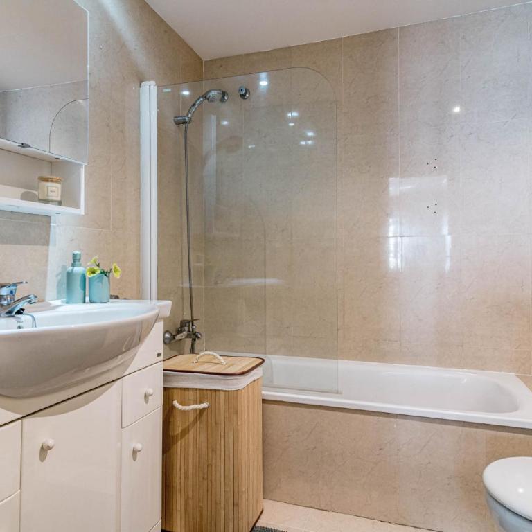 Amazing 2-Bedroom Retreat in Nueva Andalucia, Steps from Centro Plaza - Apartamento - 13