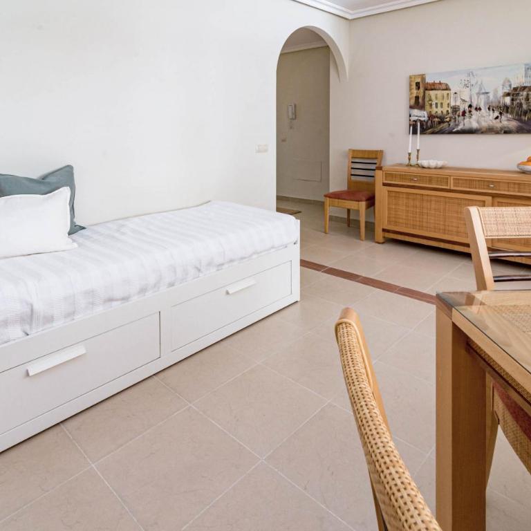 Amazing 2-Bedroom Retreat in Nueva Andalucia, Steps from Centro Plaza - Apartamento - 23