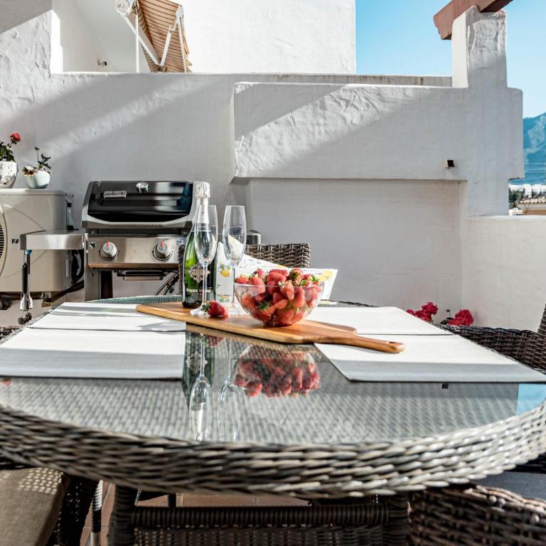 Amazing 2-Bedroom Retreat in Nueva Andalucia, Steps from Centro Plaza - Apartamento - 25