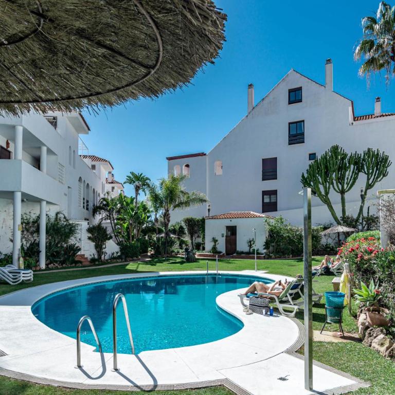 Amazing 2-Bedroom Retreat in Nueva Andalucia, Steps from Centro Plaza - Apartamento - 48
