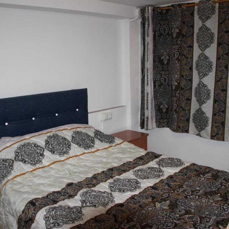 Pension La Lambra Azul - Standard Double Room with Shared Bathroom - 2
