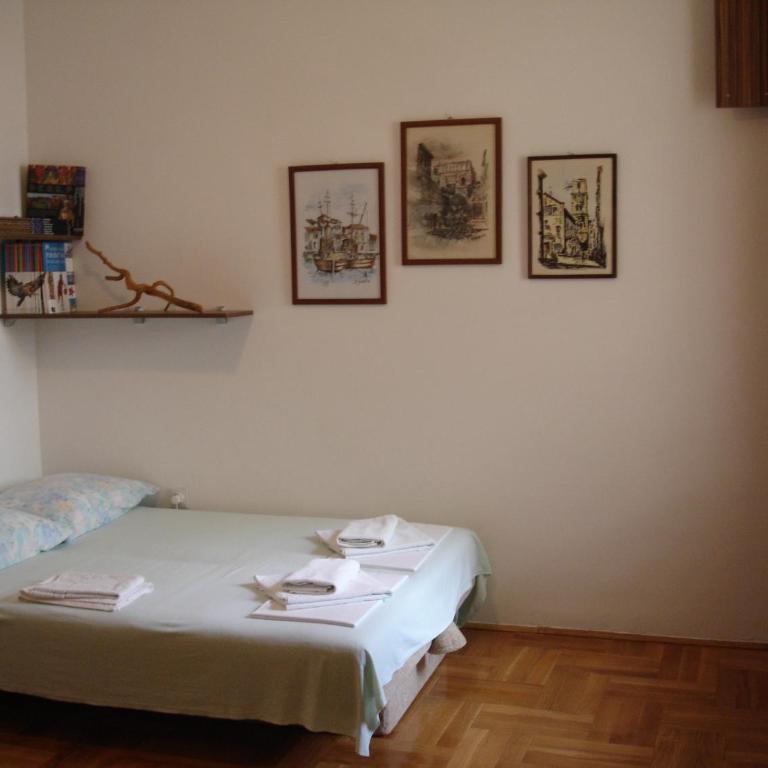 Apartments At Two Sisters - Deluxe Apartment - 15