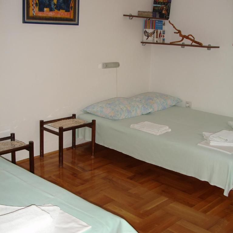 Apartments At Two Sisters - Deluxe Apartment - 14