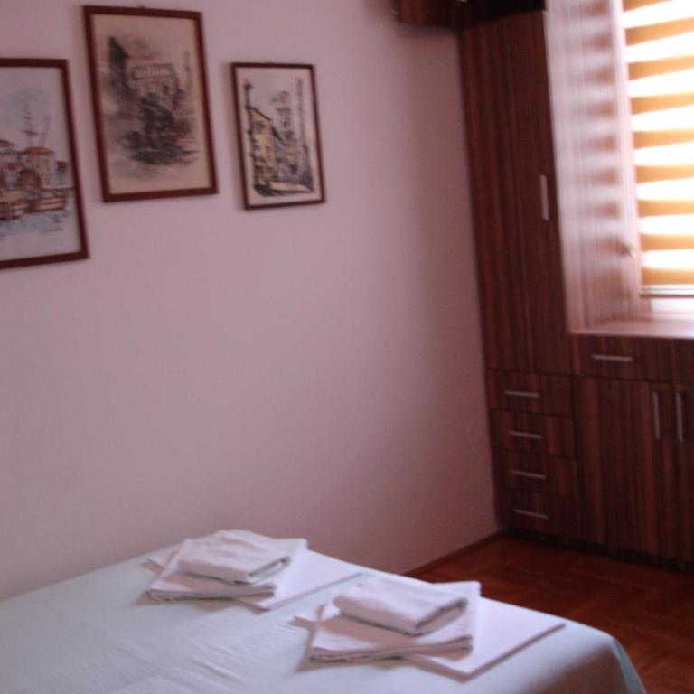Apartments At Two Sisters - Deluxe Apartment - 9