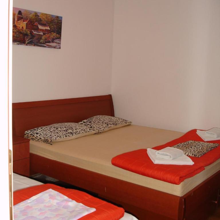 Apartments At Two Sisters - Apartment with Balcony - 10