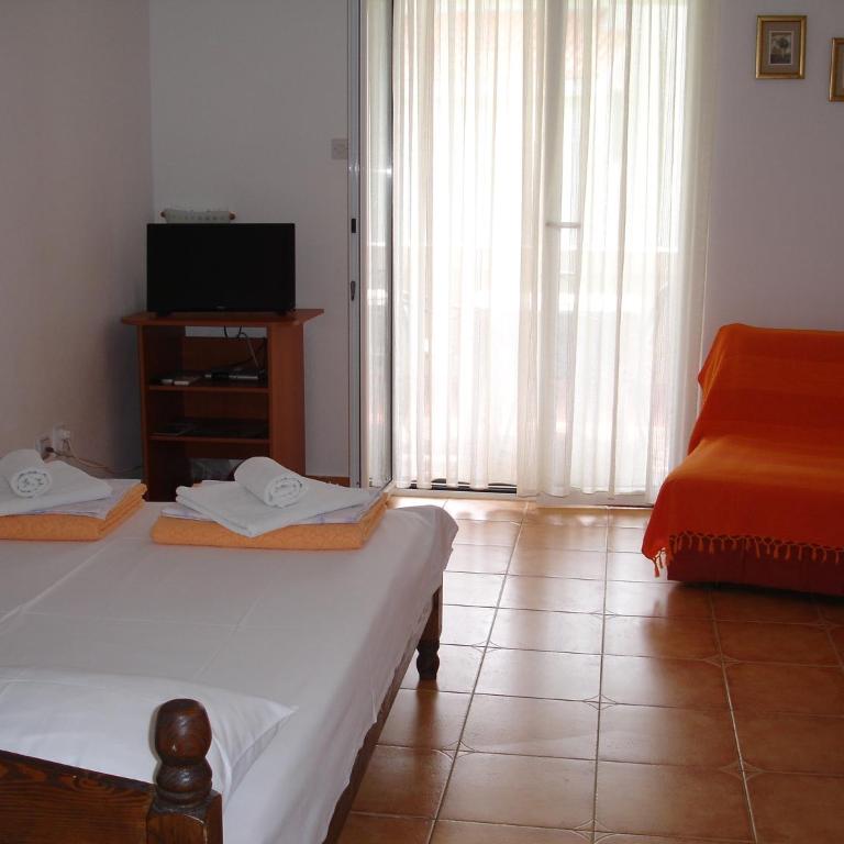 Apartments At Two Sisters - Studio with Sea View - 9