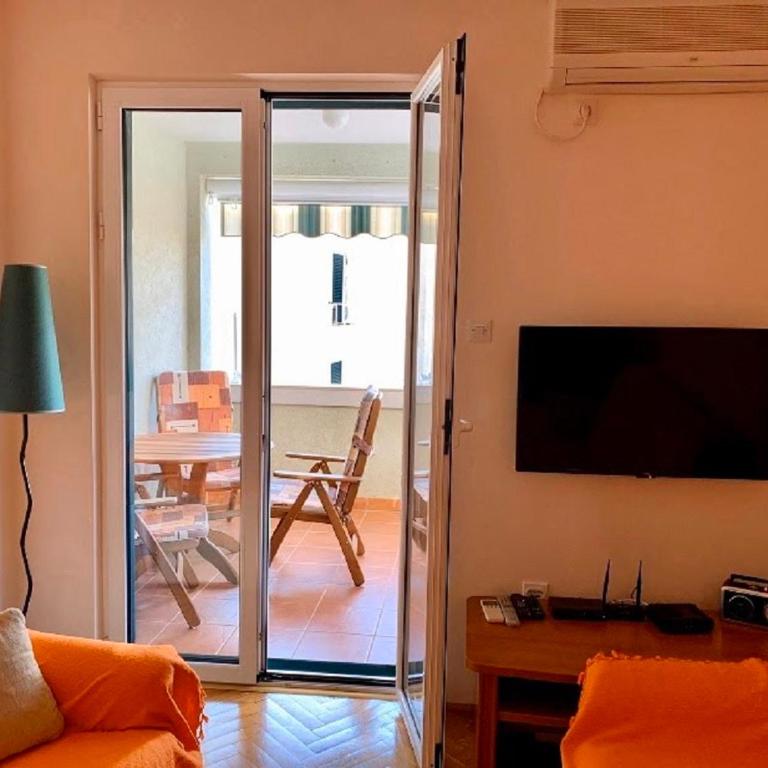 Apartments At Two Sisters - Apartment with Sea View - 9