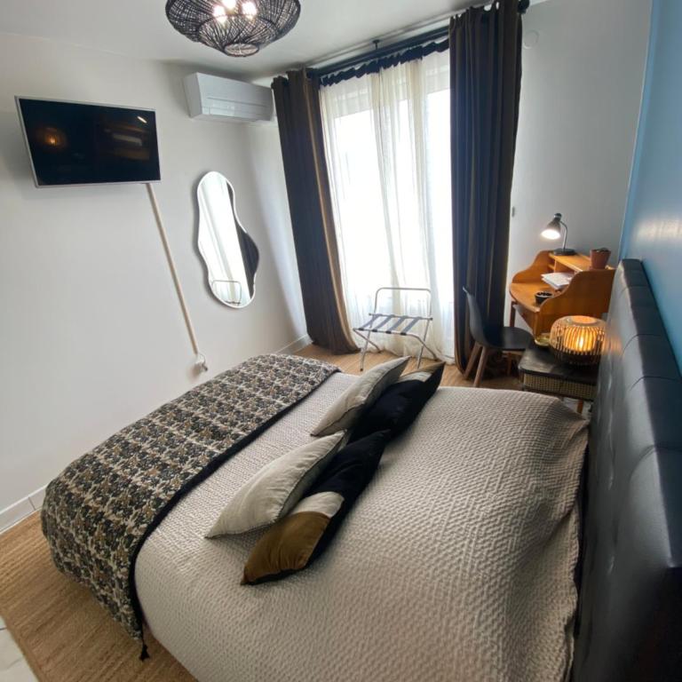 Chambres Élégance - Parc Bordelais - Chambre Double avec Salle de Bains Privative Extérieure - 5