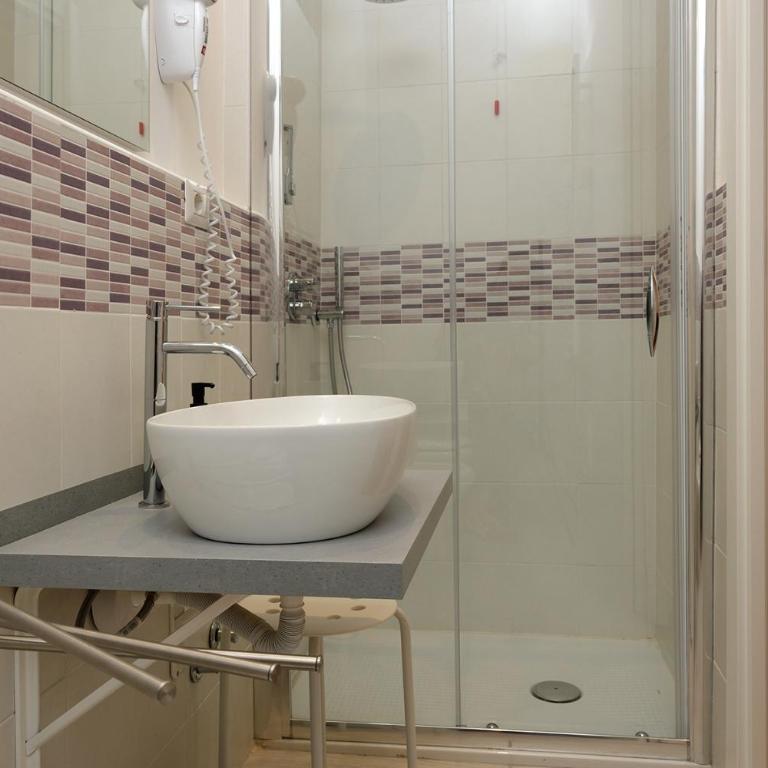 G&G Napoli - Double Room with Balcony - 6