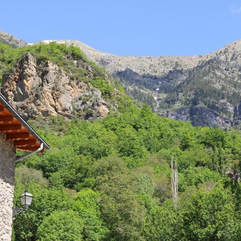 Apartamentos Chuanon - Two-Bedroom Apartment with Mountain Views - 5