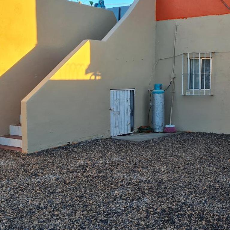 GATED AND SECURED APPARTMENT 6 MINS FROM THE BEACH - Apartamento de 2 dormitorios - 2