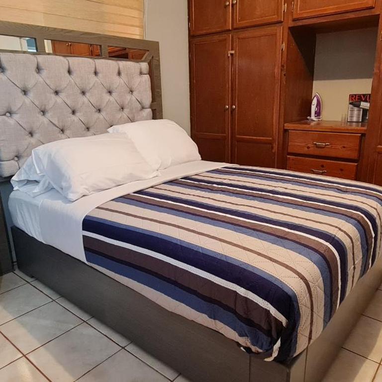 GATED AND SECURED APPARTMENT 6 MINS FROM THE BEACH - Apartamento de 2 dormitorios - 6