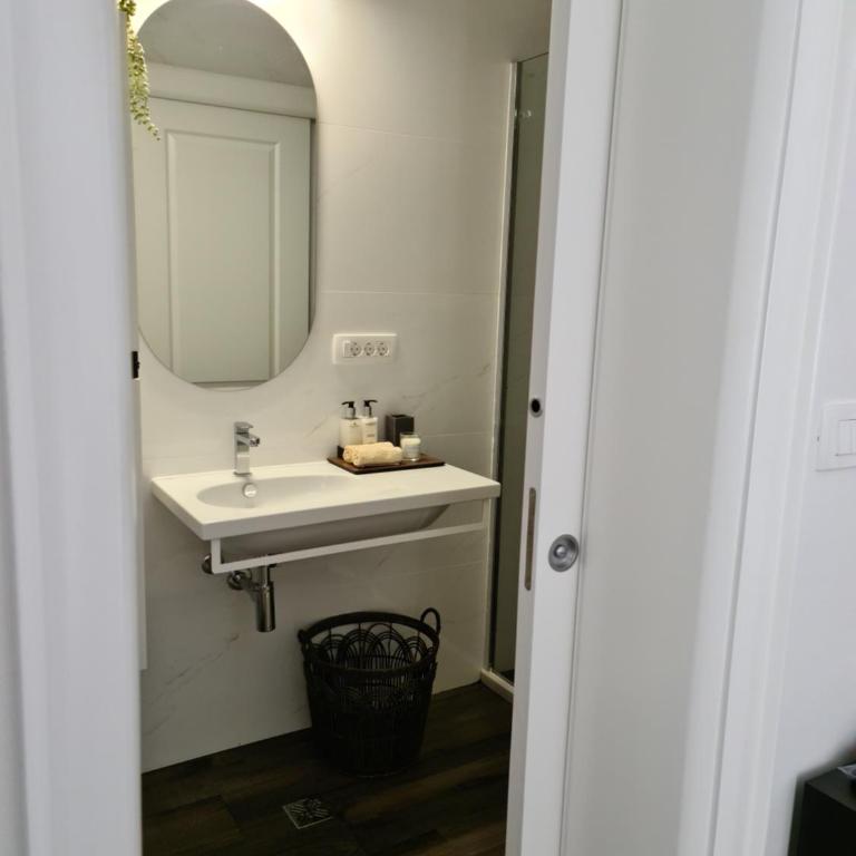 Apartments GB - Deluxe Double Room - 3