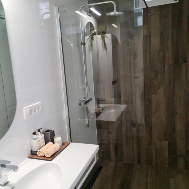 Apartments GB - Deluxe Double Room - 6