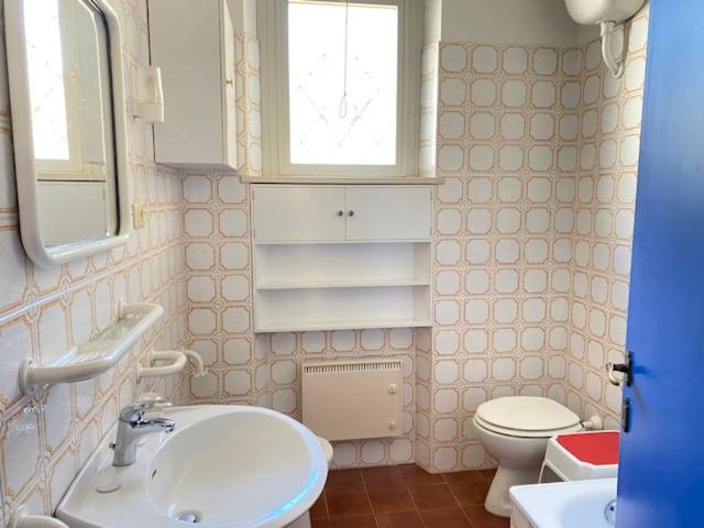 Sirolo trilocale, 2 camere a letti piani a ridosso del centro - Three-Bedroom Apartment - 13