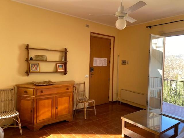 Sirolo trilocale, 2 camere a letti piani a ridosso del centro - Three-Bedroom Apartment - 12