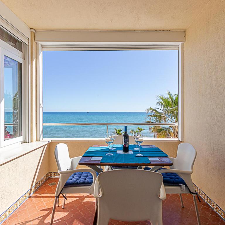 Fantastic Views , on the beach Best Location in Torremolinos - Apartamento de 1 dormitorio - 4