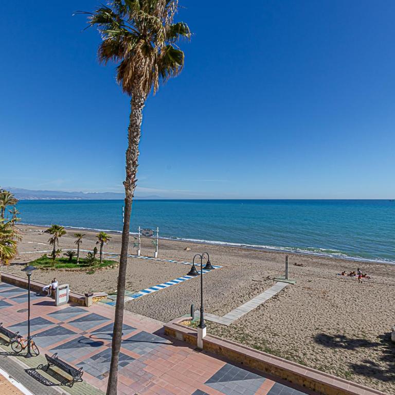 Fantastic Views , on the beach Best Location in Torremolinos - Apartamento de 1 dormitorio - 13