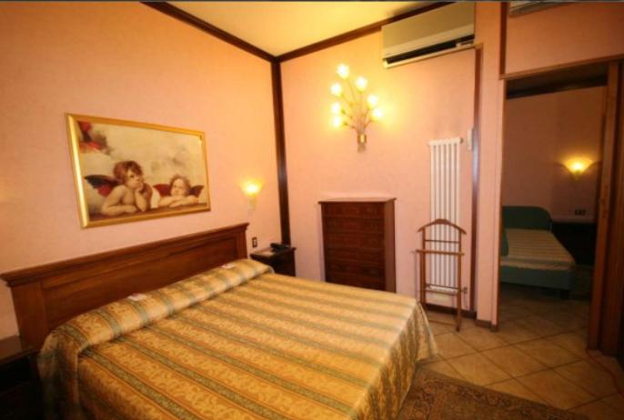Hotel Italia City Center - Camera Tripla Classic - 1