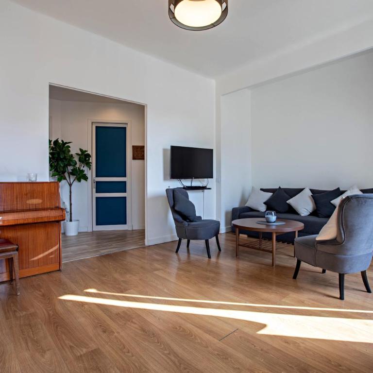 Place au Manege - Apartment with Garden View - 4