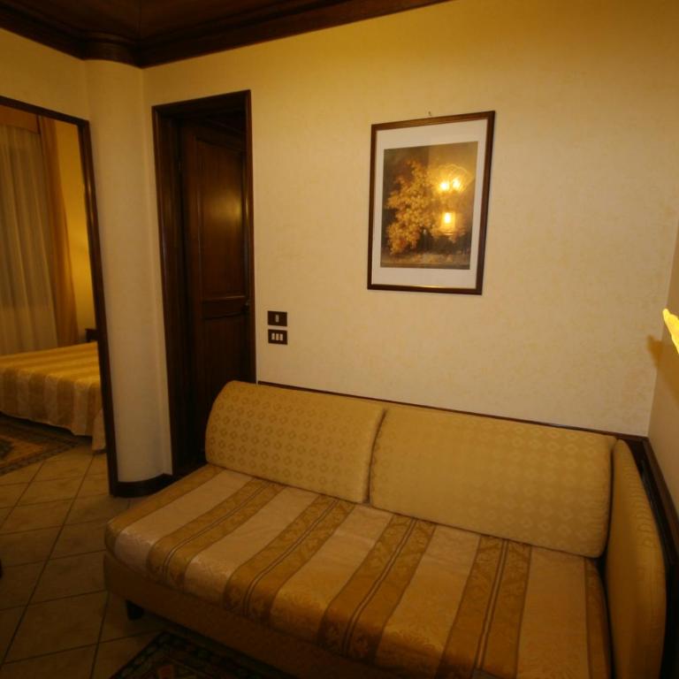 Hotel Italia City Center - Camera Tripla Classic - 2