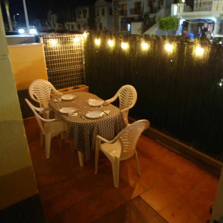 Apartamento en Vera a 300 m de la playa, con patio y salida directa a calle - Apartamento de 1 dormitorio - 1