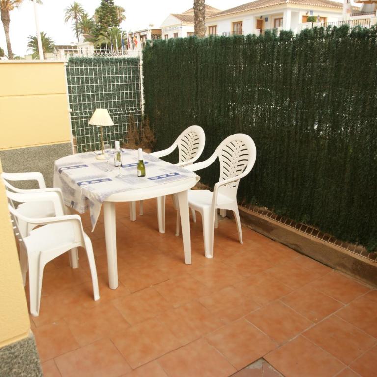 Apartamento en Vera a 300 m de la playa, con patio y salida directa a calle - Apartamento de 1 dormitorio - 24