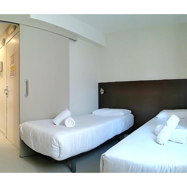 ClassBedroom Gothic Ramblas Apartments - Twin Room - 6