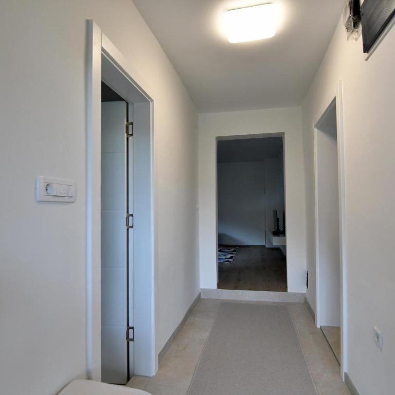 Garden of Dreams & Free Private Parking - Apartment with City View - 12
