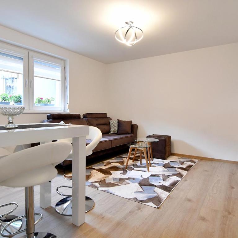 Garden of Dreams & Free Private Parking - Apartment with City View - 5