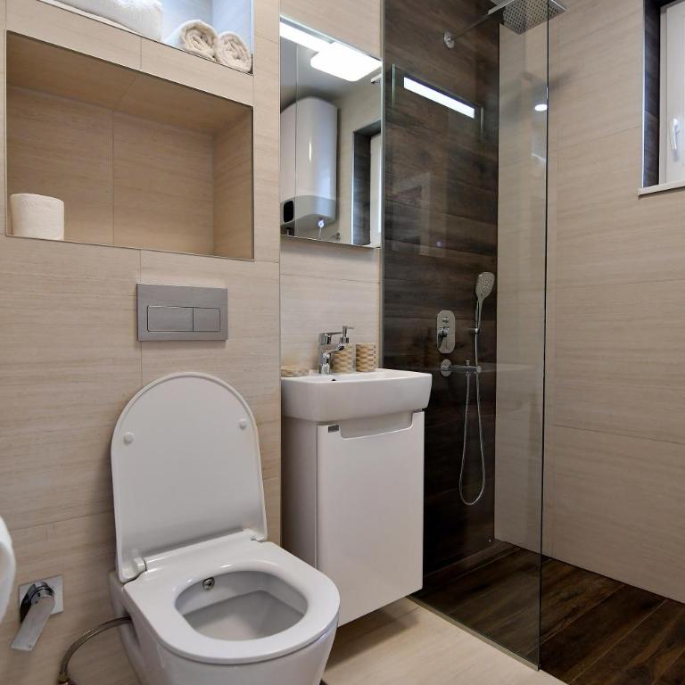 Garden of Dreams & Free Private Parking - Apartment with City View - 15