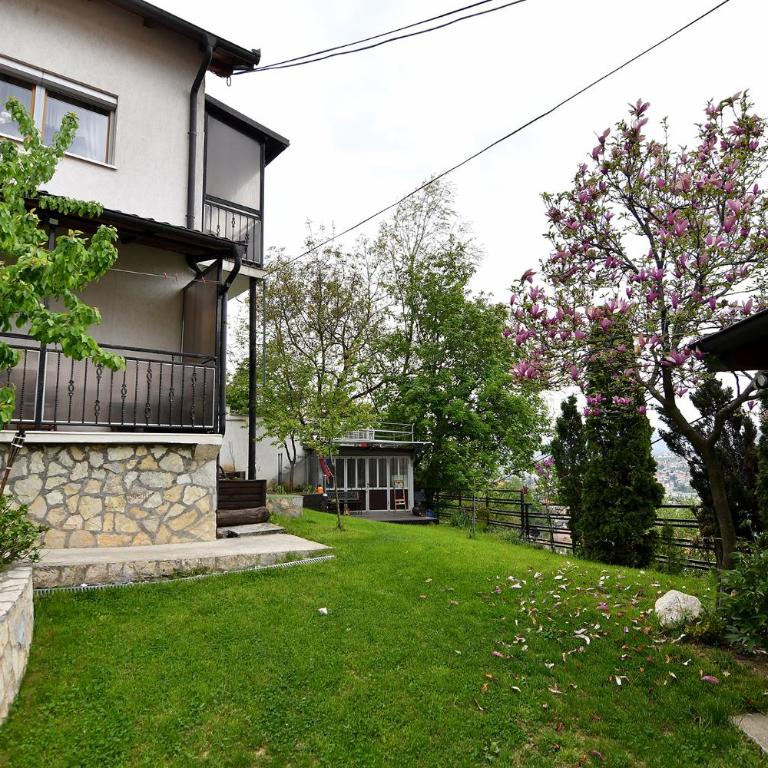 Garden of Dreams & Free Private Parking - Apartment with City View - 22