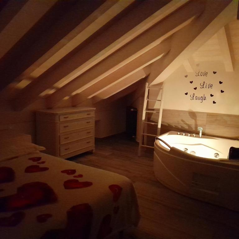 White suite - Jacuzzi, Swimming pool & Lake view - Loft - 11