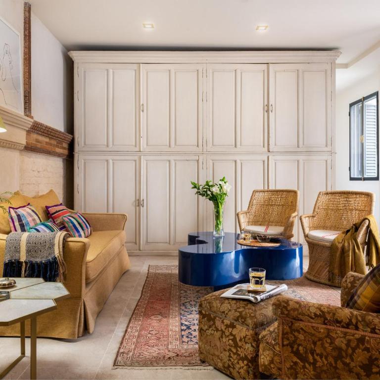 Villa Alfonso, Restored Palace House with gardens and Monuments Views - Villa - 42