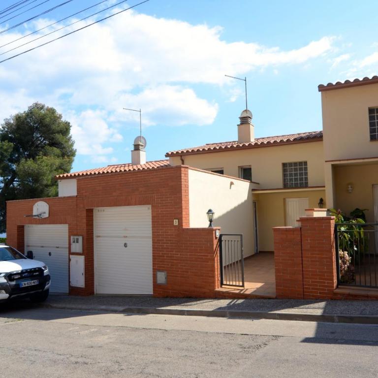 Montseny 3 - Piscina Privada - Three-Bedroom House - 3