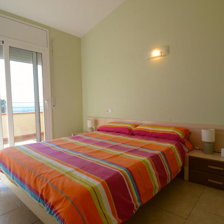 Montseny 3 - Piscina Privada - Three-Bedroom House - 28