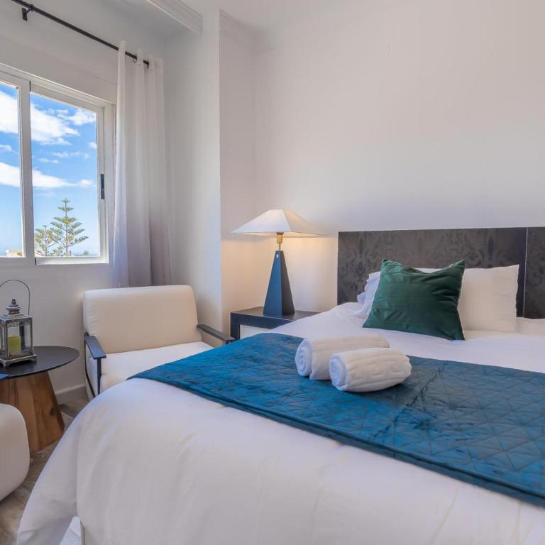 Panamanian Blue Sea View Flat - Three-Bedroom Apartment - 18