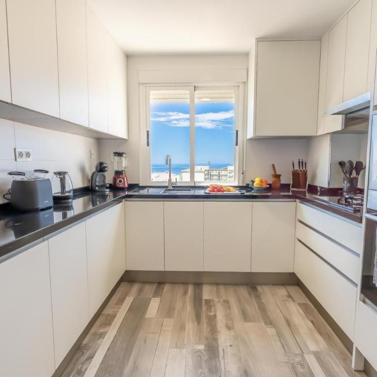 Panamanian Blue Sea View Flat - Three-Bedroom Apartment - 6