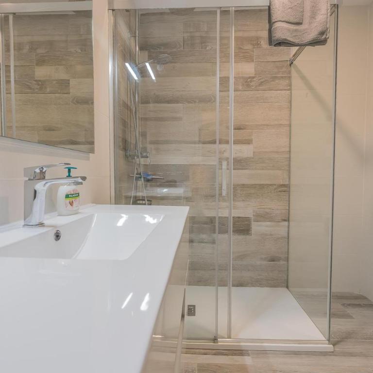 Panamanian Blue Sea View Flat - Three-Bedroom Apartment - 22