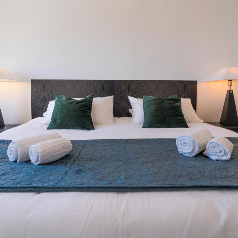 Panamanian Blue Sea View Flat - Three-Bedroom Apartment - 17