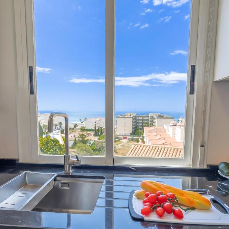 Panamanian Blue Sea View Flat - Three-Bedroom Apartment - 3
