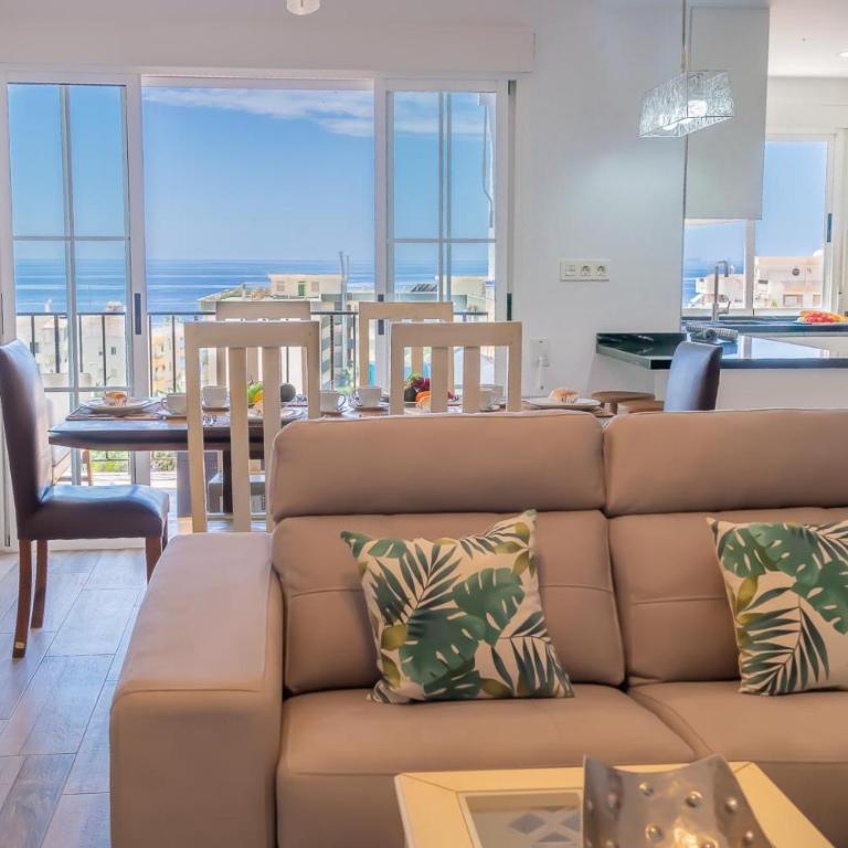 Panamanian Blue Sea View Flat - Three-Bedroom Apartment - 5