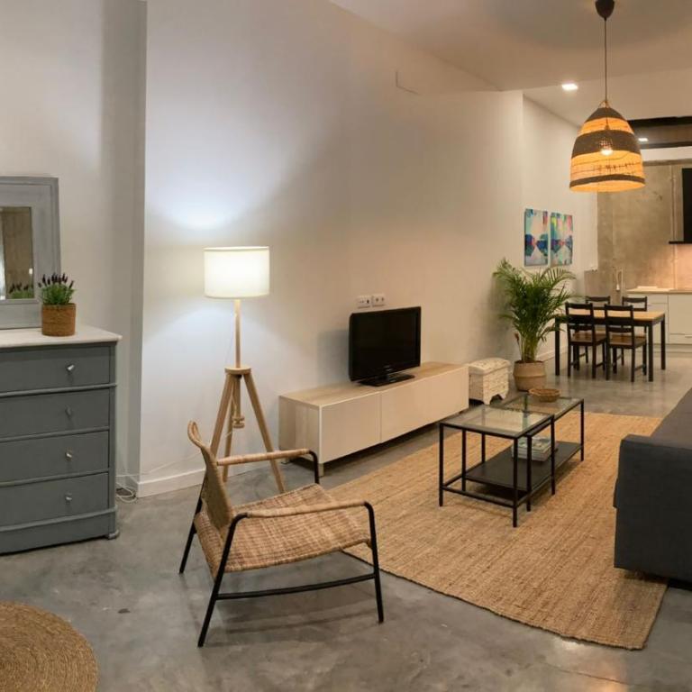 Acogedor apartamento en semisótano con patio y cerca de la Plaza de España - Apartamento de 1 dormitorio - 5