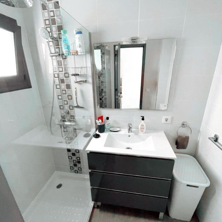 Lovely pool view apartment near beach, Luz y Mar + Vv License - Two-Bedroom Apartment - 6
